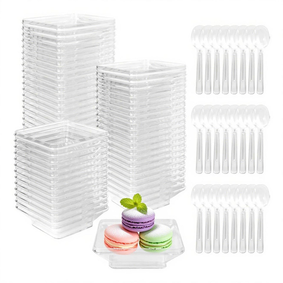 Slomg mini plates in clear square design for tastings.