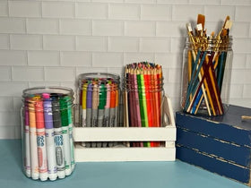 SMART SOLUTIONS slime-friendly jar for crafts and mess-free storage.