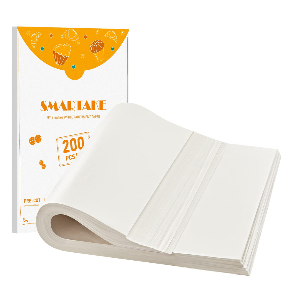 SMARTAKE 200-pcs parchment sheets laid flat to prevent curling and save time.