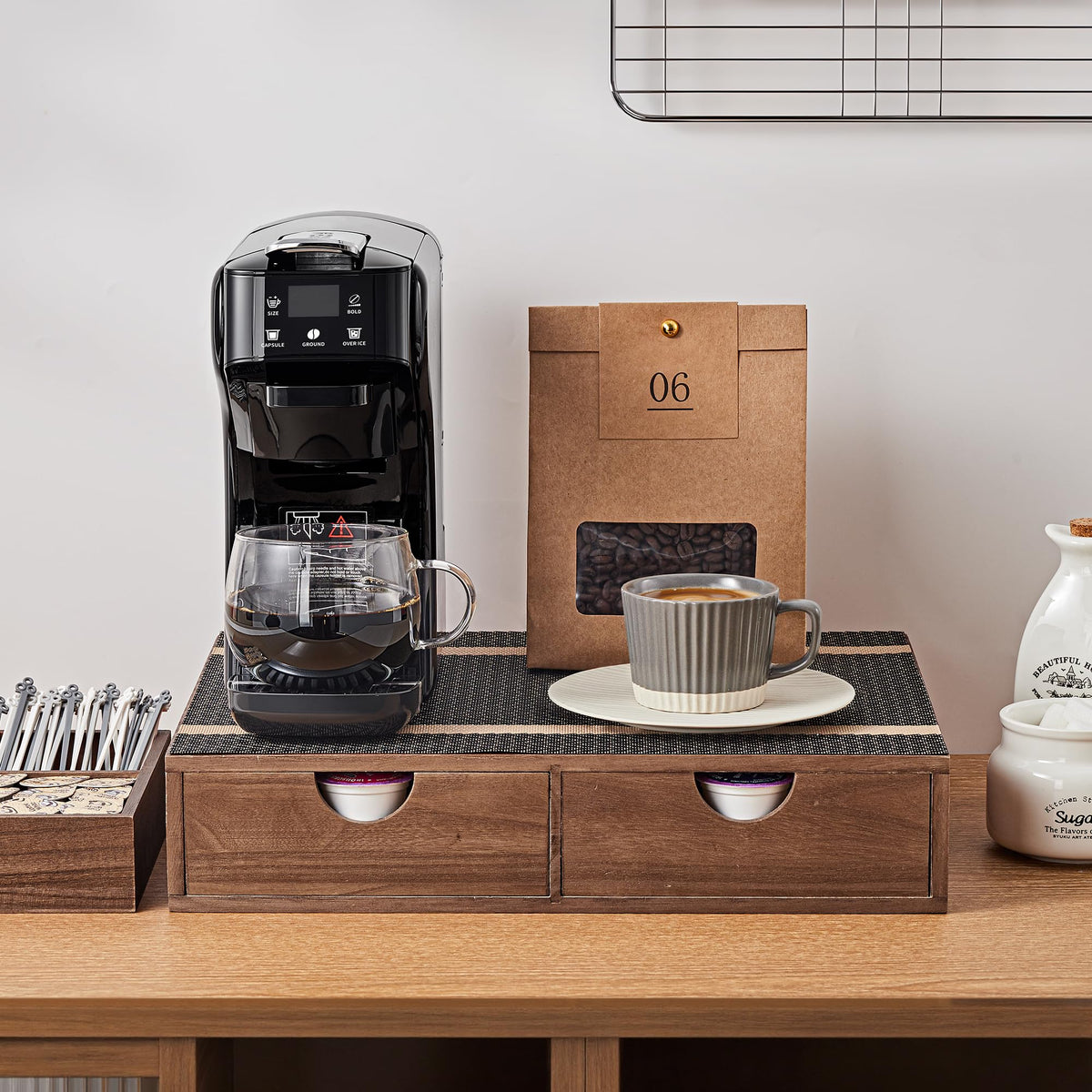 SMARTAKE ready-to-use design complements kitchen and office decor.