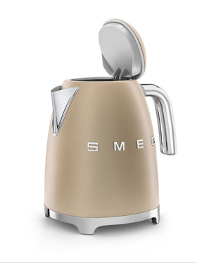 Smeg KLF03 matte Campagne finish complements modern and retro kitchens.