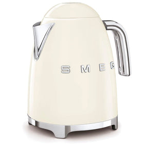 Smeg KLF03CRUS cream kettle pour close-up with smooth flow