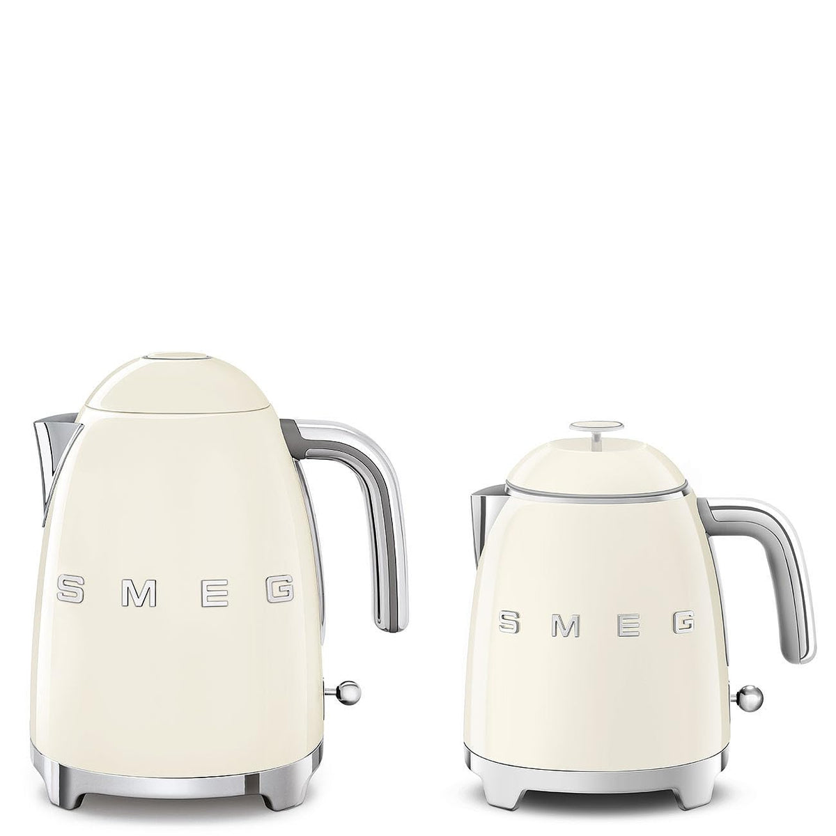 Smeg Mini 50's Cream lid detail with chromed rim for a premium, easy-to-clean finish.