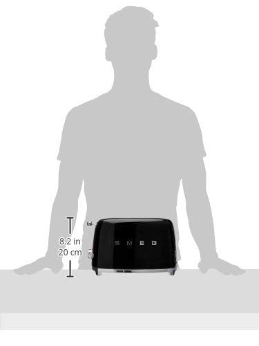 Smeg TSF01 removable crumb tray keeps countertops clean.