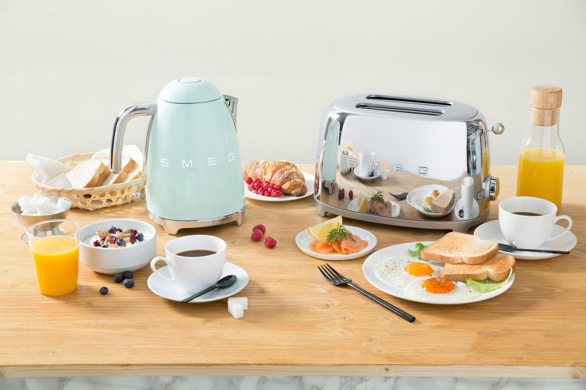 Smeg TSF01SSUS toaster showing six browning levels for precise toasting