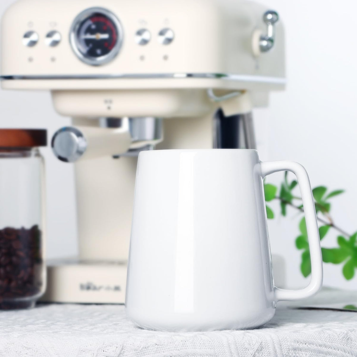 Smilatte microwave-safe mug ready for reheating your favorite drinks.