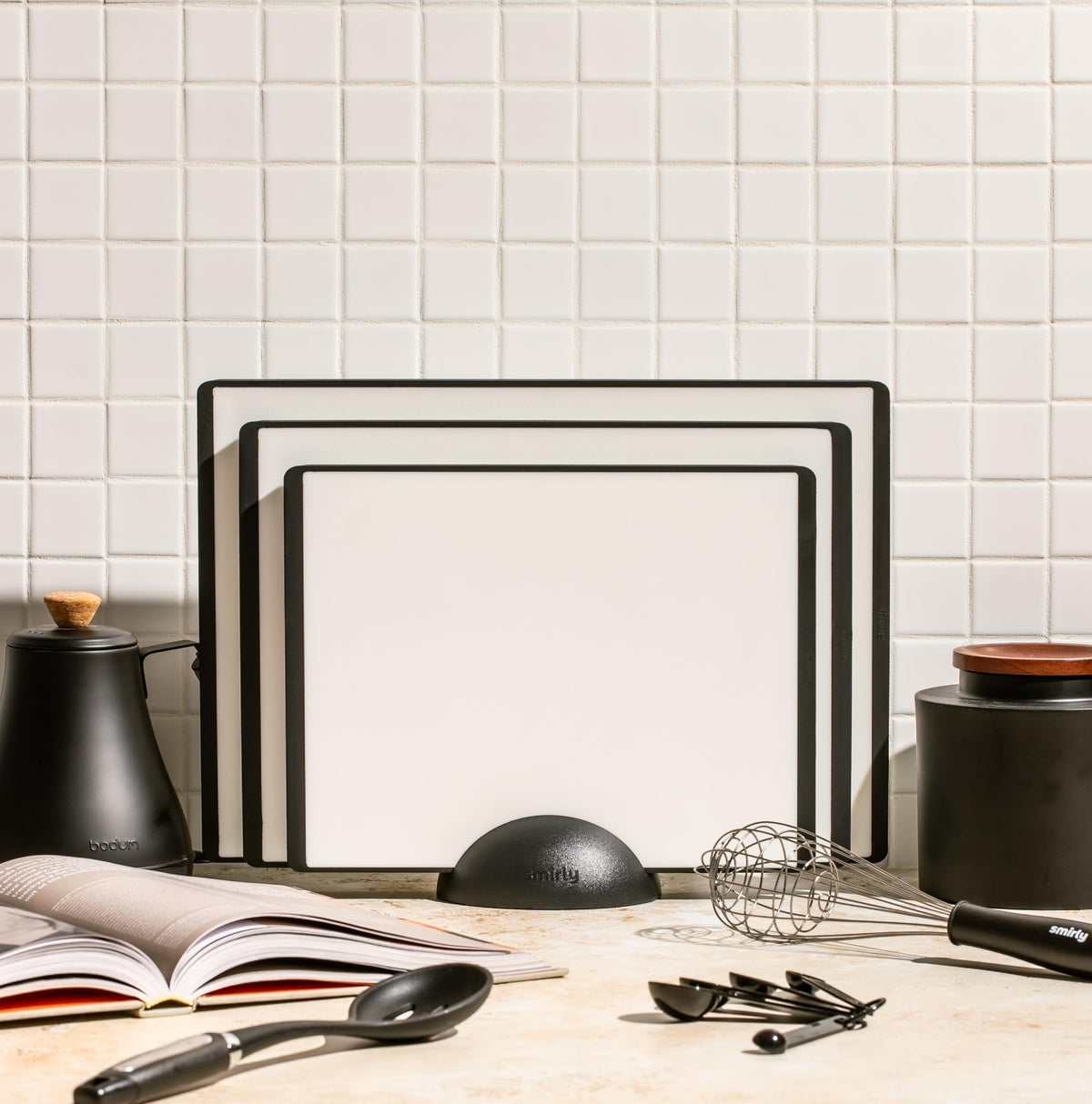 Smirly beveled edges aid lifting and handling with confidence