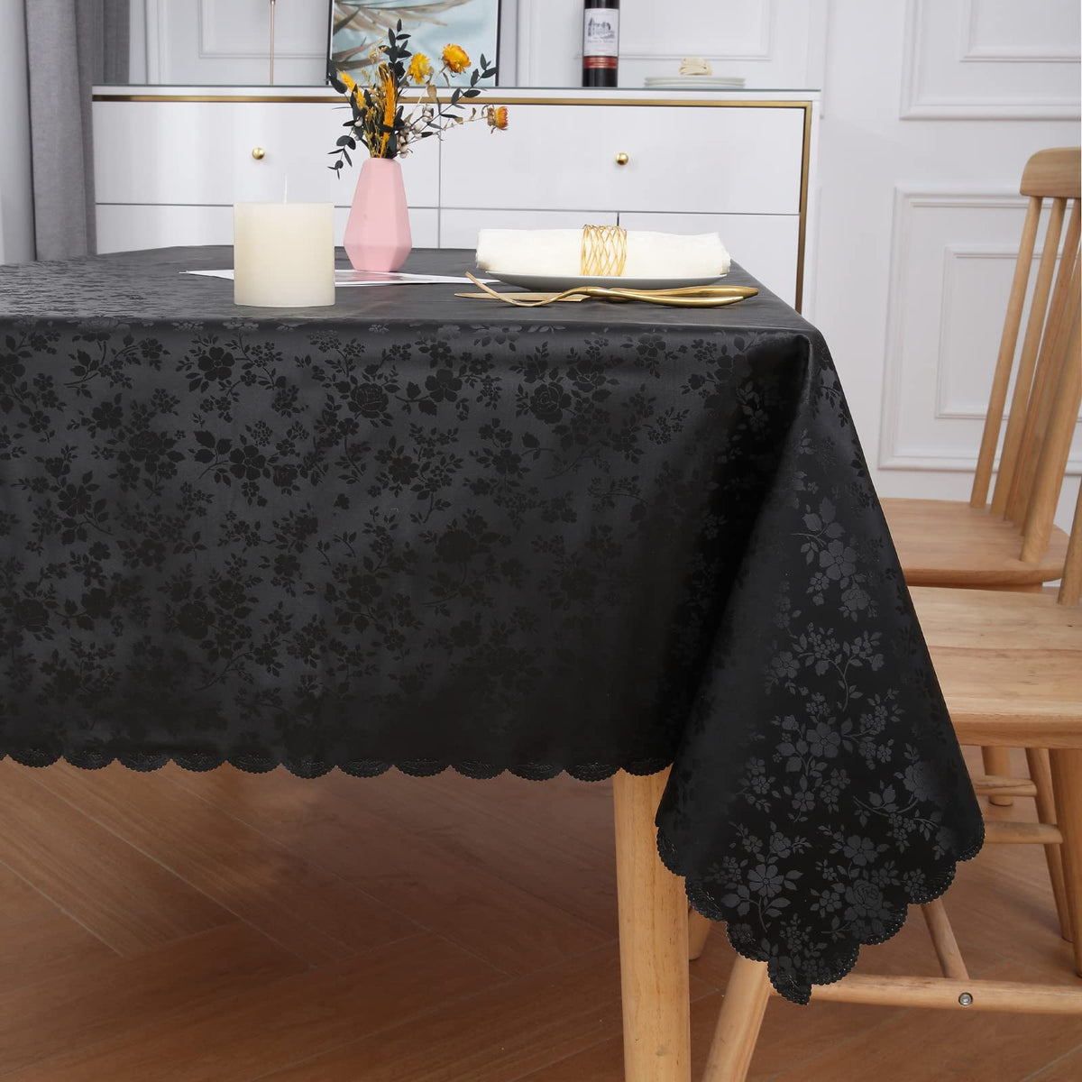Smiry machine-washable tablecloth dries quickly after cold wash and shade drying.