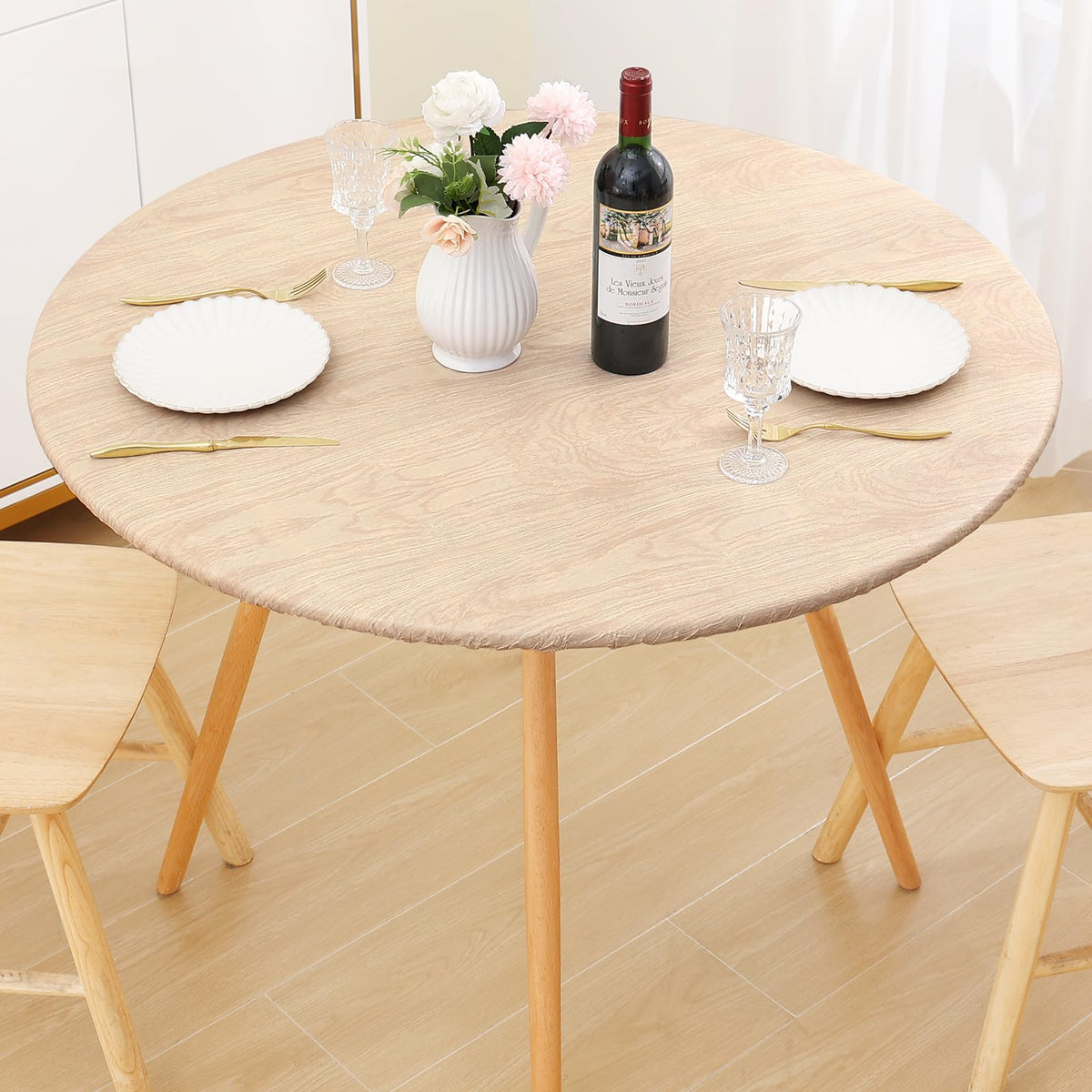 Smiry tablecloth suits kitchen, dining room, patio, and banquets.