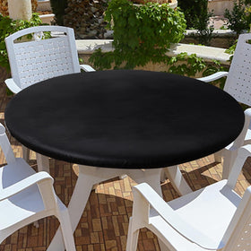 Smiry round picnic tablecloth is easy to wipe clean after spills.