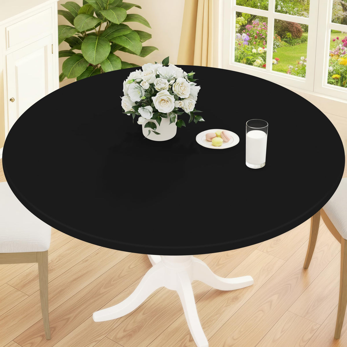 Smiry round picnic tablecloth with windproof fit keeps your table steady.