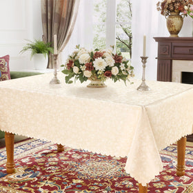 Smiry tablecloth suitable for indoor and outdoor dining setups.