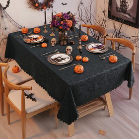 Smiry waterproof tablecloth showing 3-layer polyurethane construction for durable protection.
