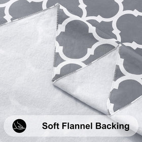 Smiry wipeable vinyl tablecloth ideal for dining, camping, and picnics