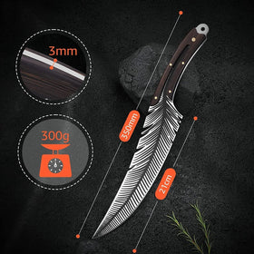 Smith Chu Huusk leather sheath provides safe outdoor transport and outdoor storage.