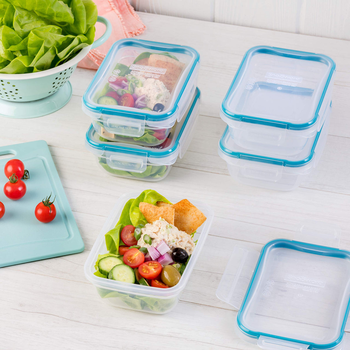 Airtight leakproof lids with four locking tabs keep foods fresh