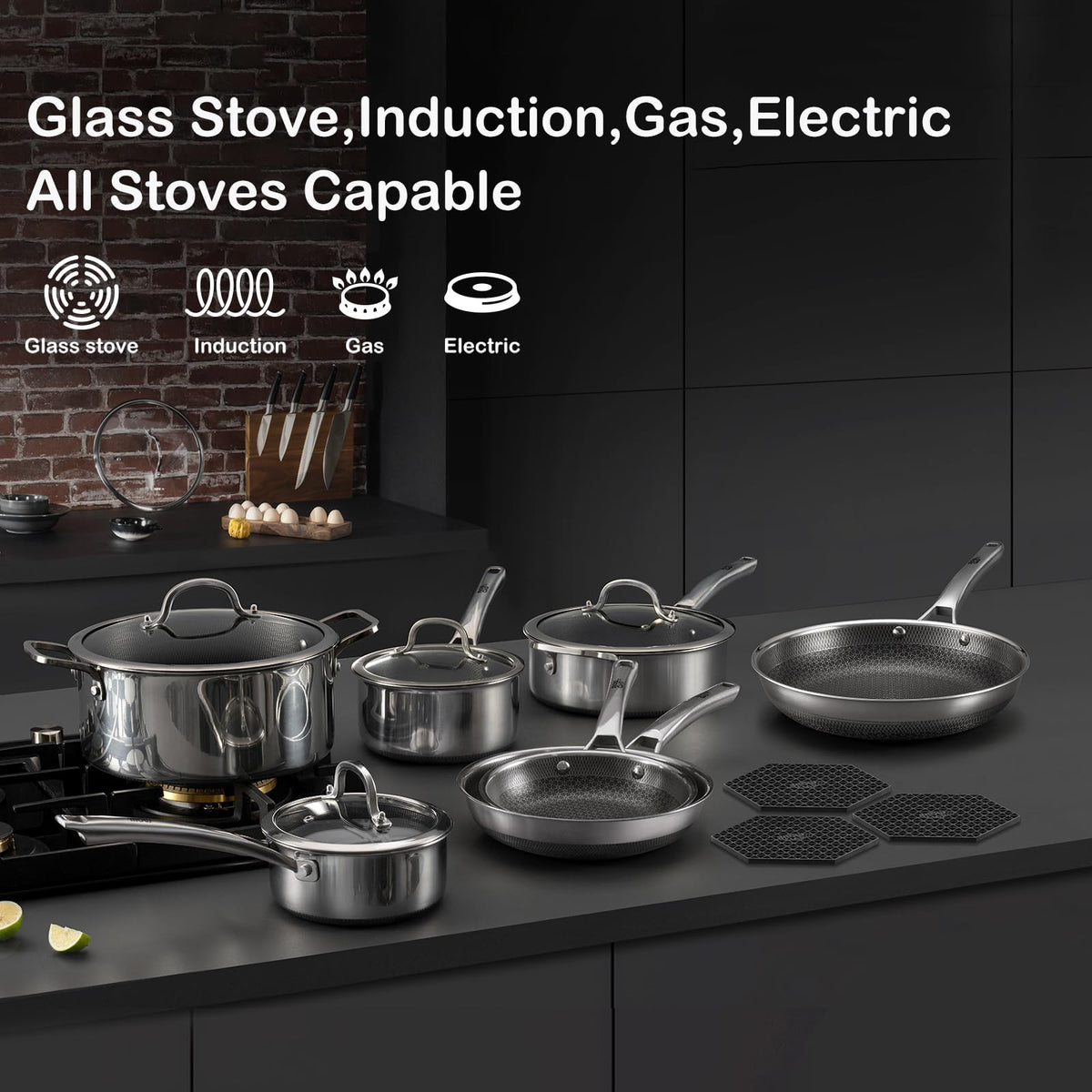 SNOWCLAD 2.5-quart saucepan with lid ideal for sauces and reheating leftovers.