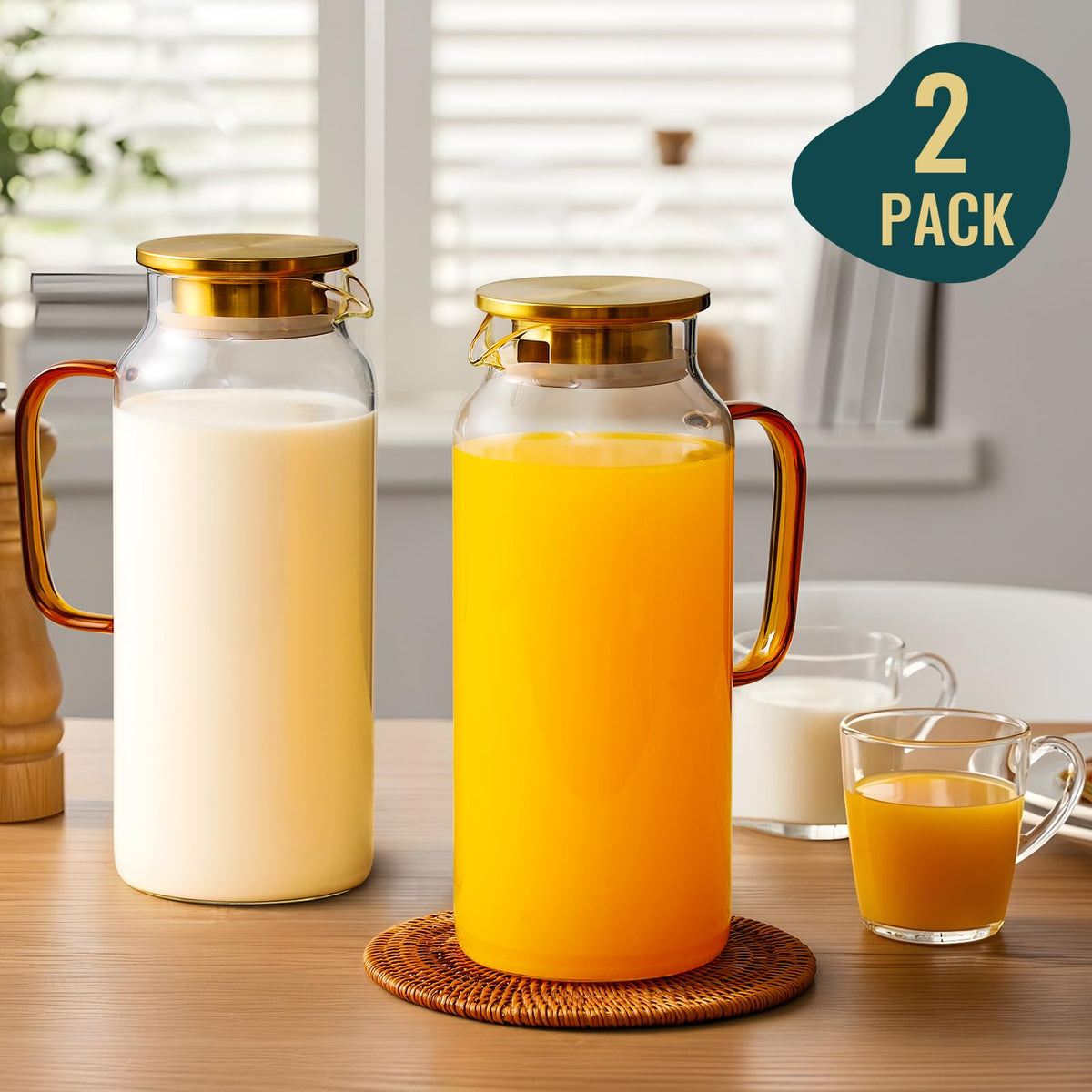 Snuvid pitcher with dual-opening lid enables easy brewing and pouring.
