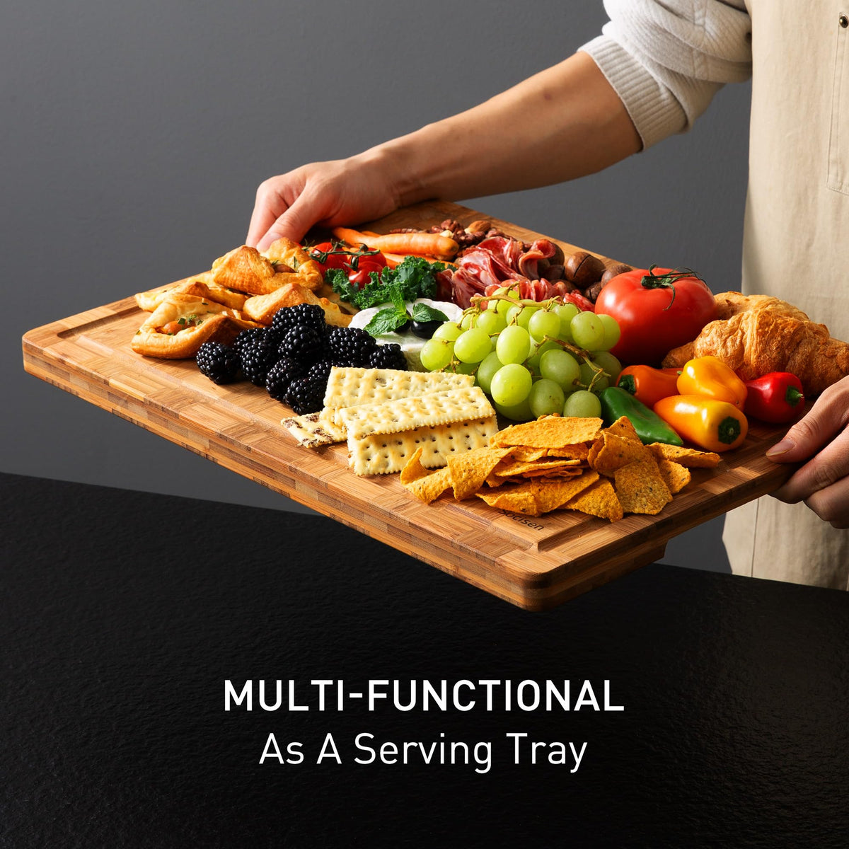 Socisen large cutting board suitable for slicing and serving