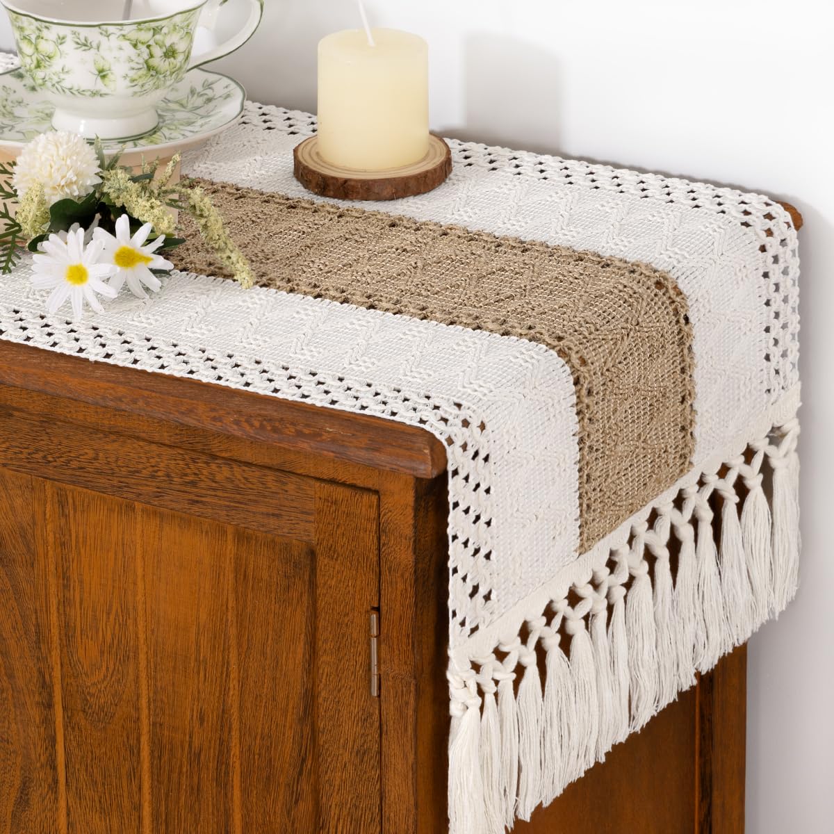 Socomi cotton linen table runner edge detail showcasing texture and weave.