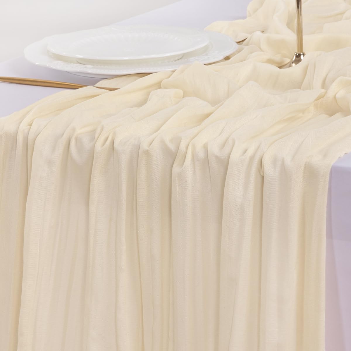 Socomi beige runner enhances holiday dining ambiance with a cozy glow.