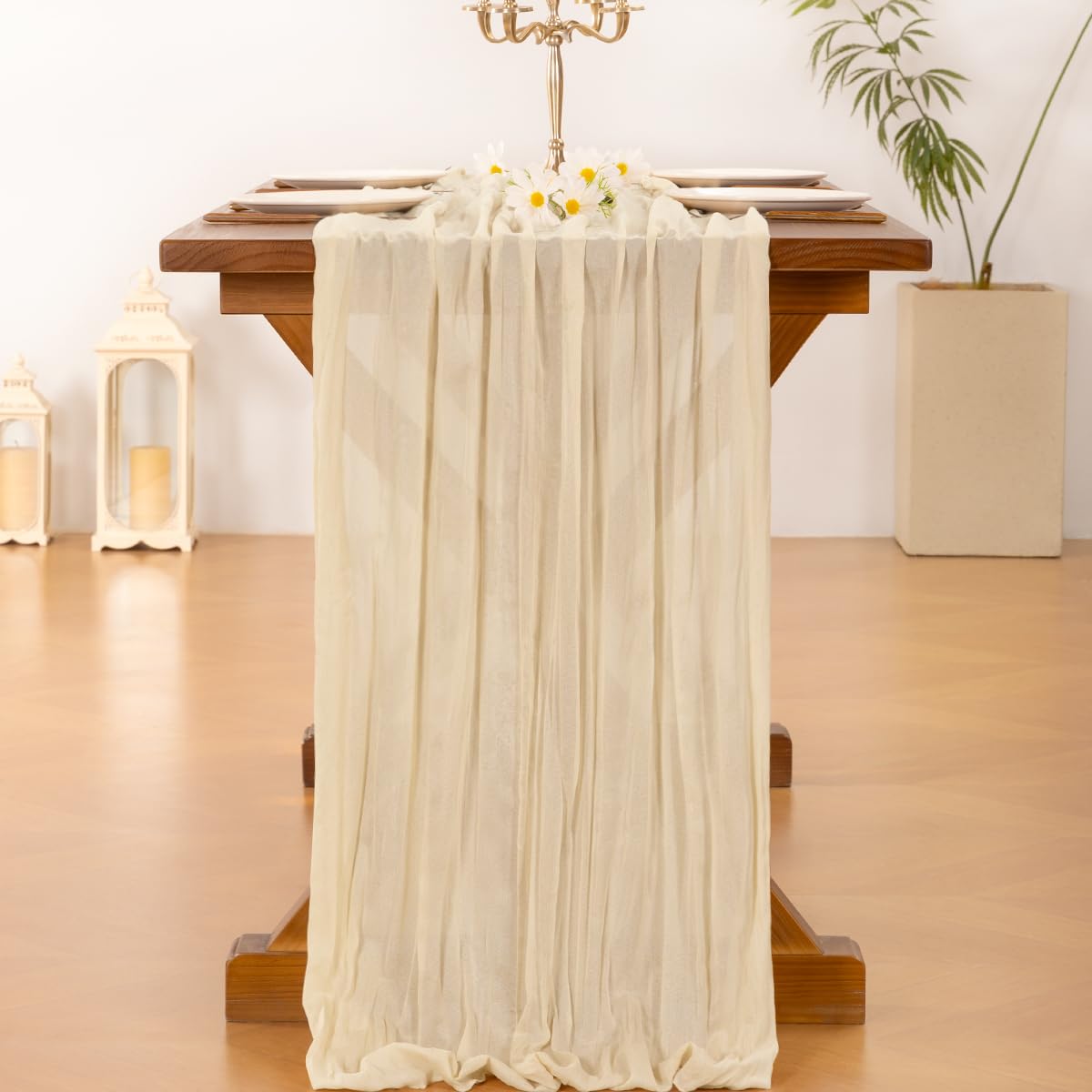 Socomi soft cheesecloth close-up highlighting airy texture and natural dye.