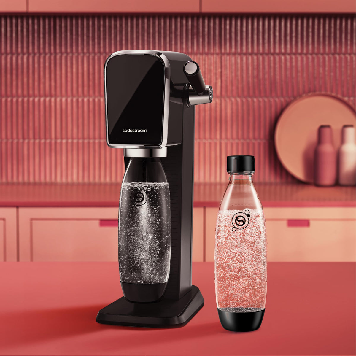 Sodastream Slim Black 1L bottle cap highlighted for lasting fizz retention