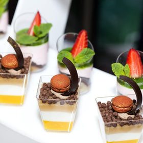 Soelomu wedding dessert cups fit elegant receptions and catering events.