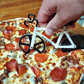 SOHO Kitchen Tour de Pizza Cutter in use with pizza demonstrates clean, precise cuts.
