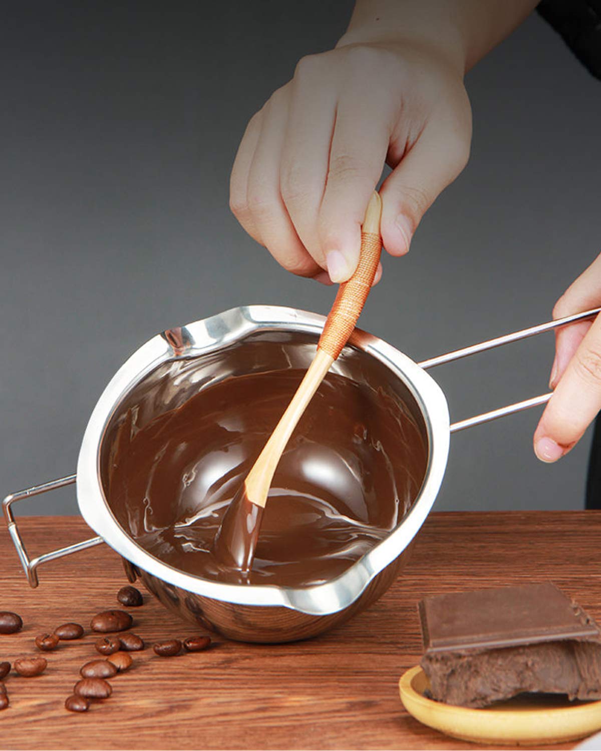 Songziming cool-touch handle keeps hands safe during heating.