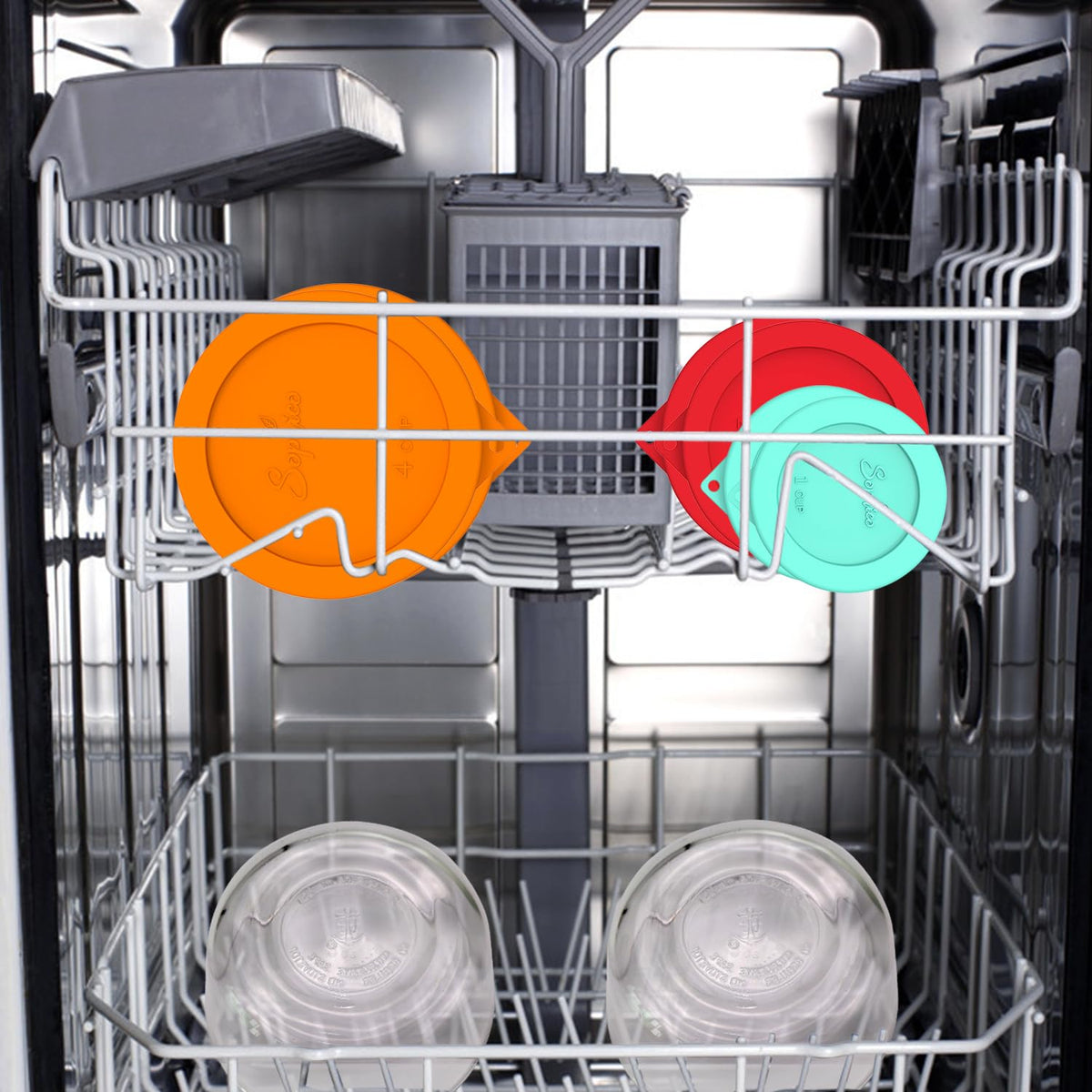 Sophico leak-proof silicone lid resists spills during storage.