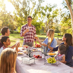 Sorbus detachable tiers offer flexible serving setups for varied menus.