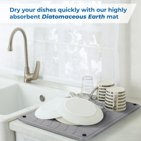 Spaceneat close-up highlights quick water absorption and anti-drip performance