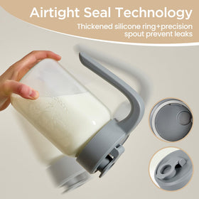Spreccio ergonomic-handle pour angle enables one-handed pouring.