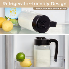 Spreccio ergonomic handle and wide pour spout for one-handed pouring