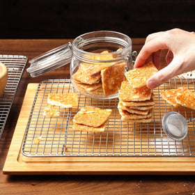 Spring Chef cooling rack elevates bread and vegetables during cooling