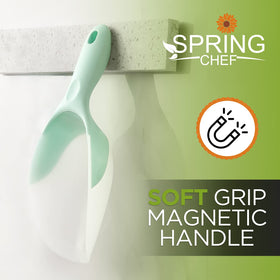 Spring Chef dog food scoop magnetic handle for easy fridge storage.