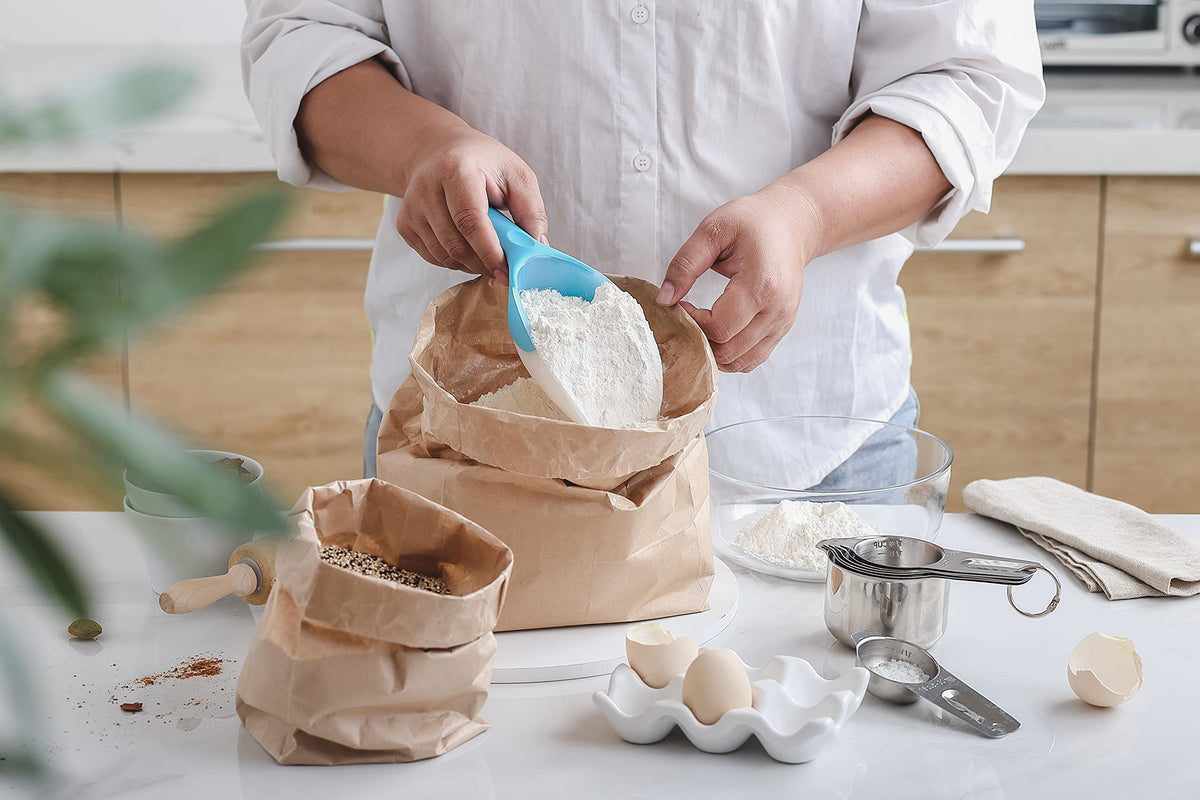 Spring Chef BPA-free plastic scoop designed for durable freezer use.