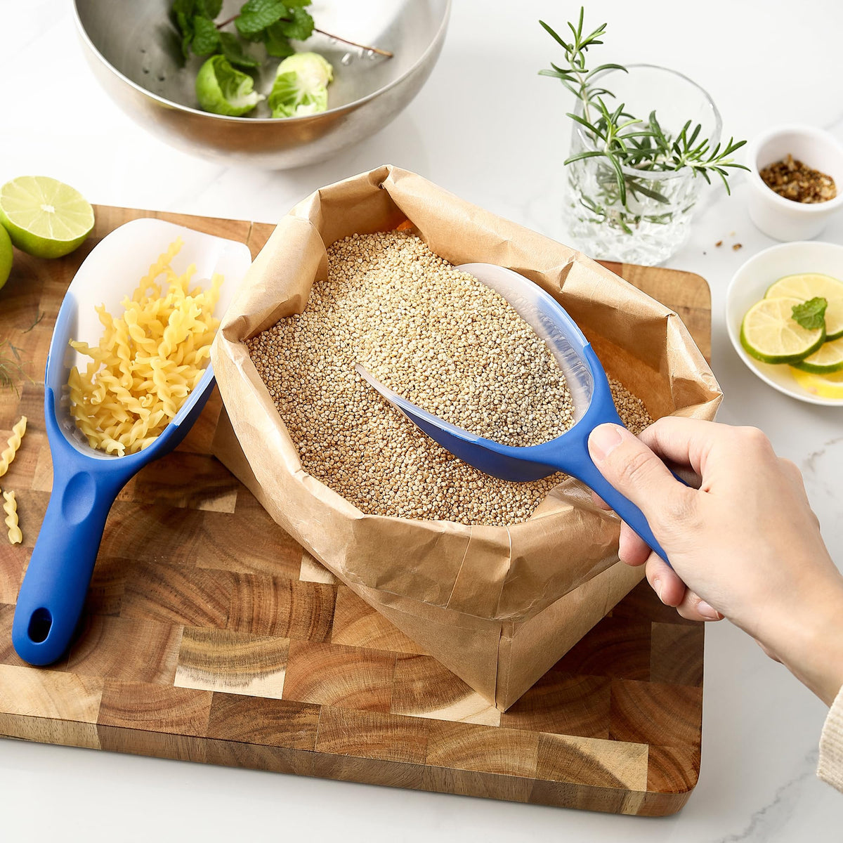 Magnetic hanger keeps the scoop within reach on metal surfaces.