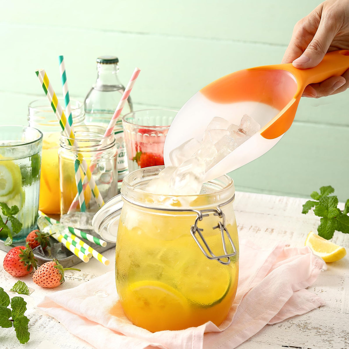 Spring Chef one cup capacity ideal for measured portions.
