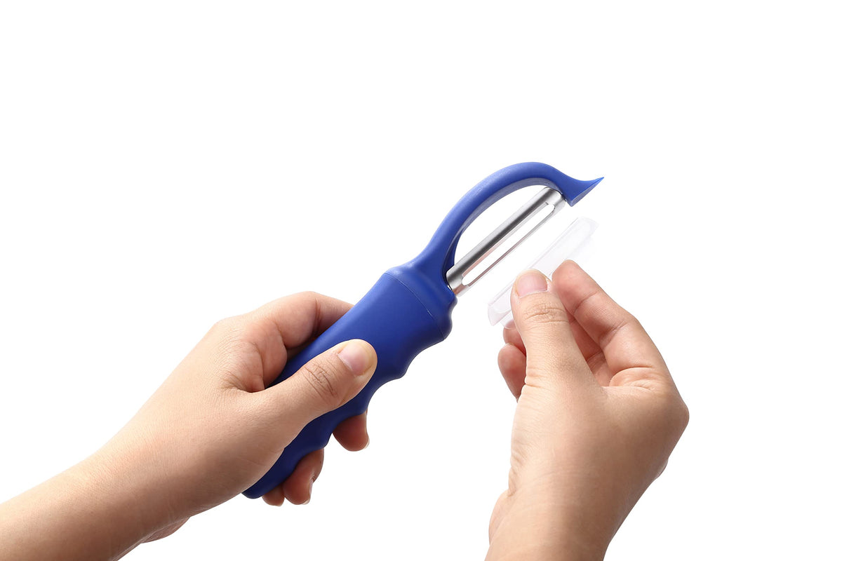 Spring Chef peeler includes hanging hole for quick, space-saving storage.