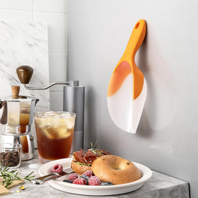 Spring Chef soft grip handle for comfortable use in cold freezers.