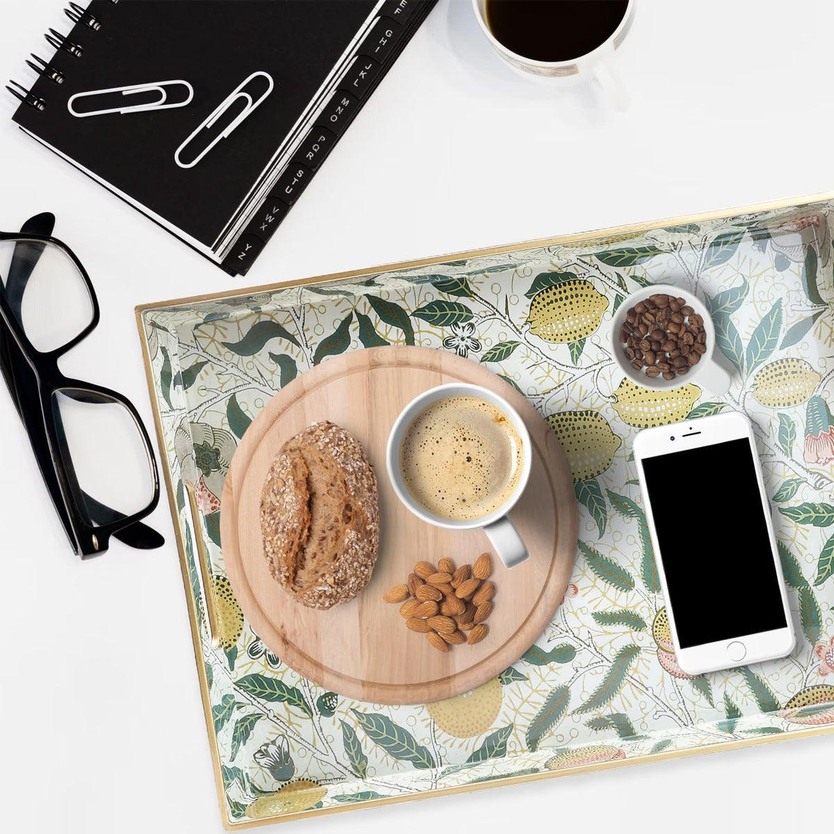 Spsyrine kitchen-living-room organizer tray helps tidy cosmetics and small items.
