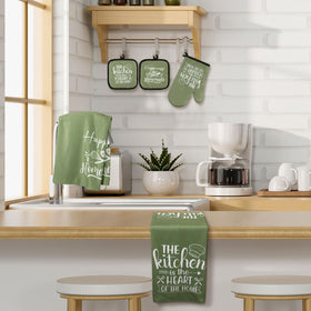 Sratte oven mitts in green provide durable protection when handling hot pots and trays