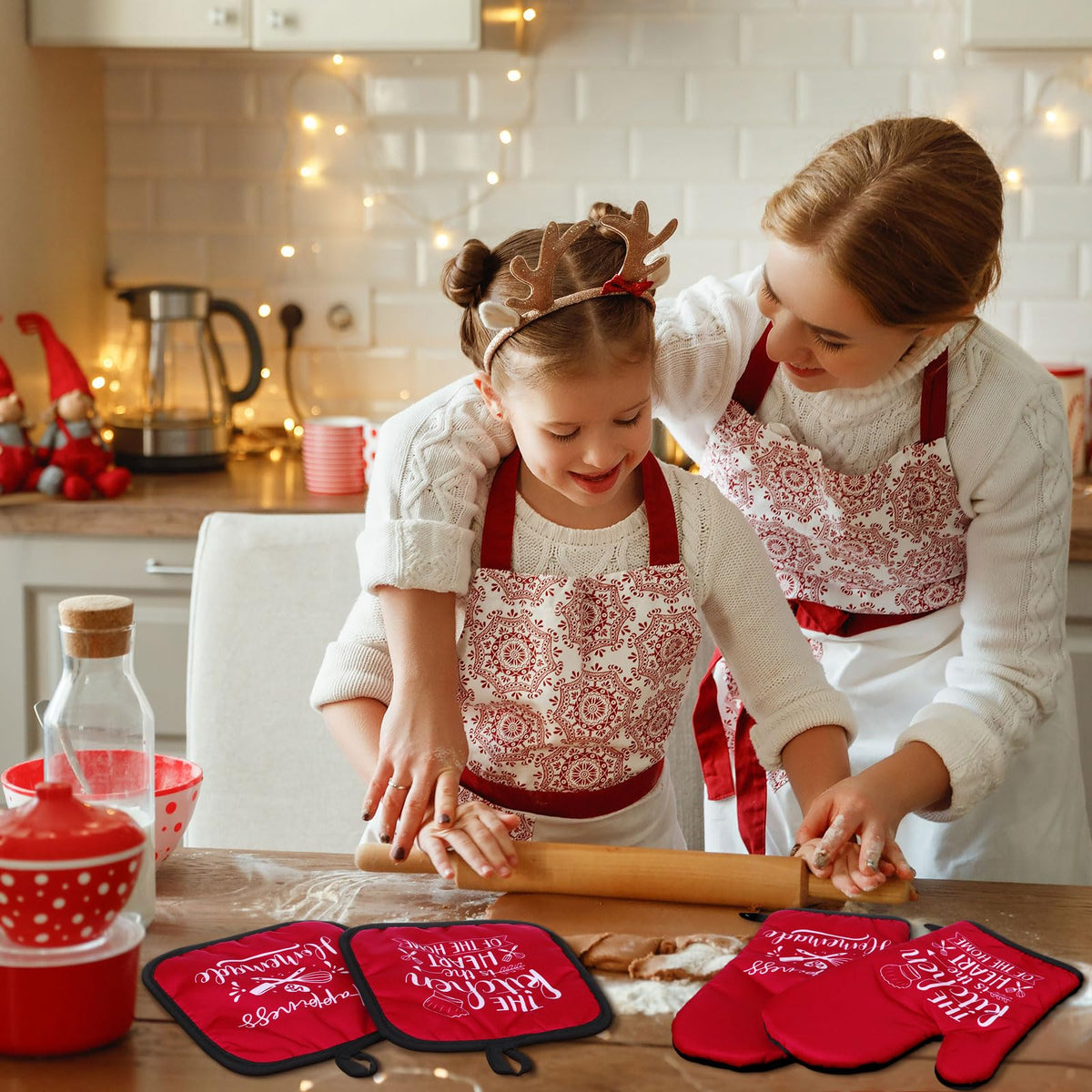 Sratte red pot holders shield surfaces from heat