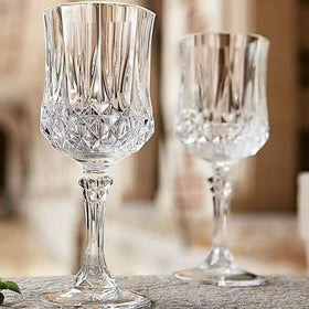 Srgeilzati glassware suited for hotels, restaurants, and entertaining spaces.