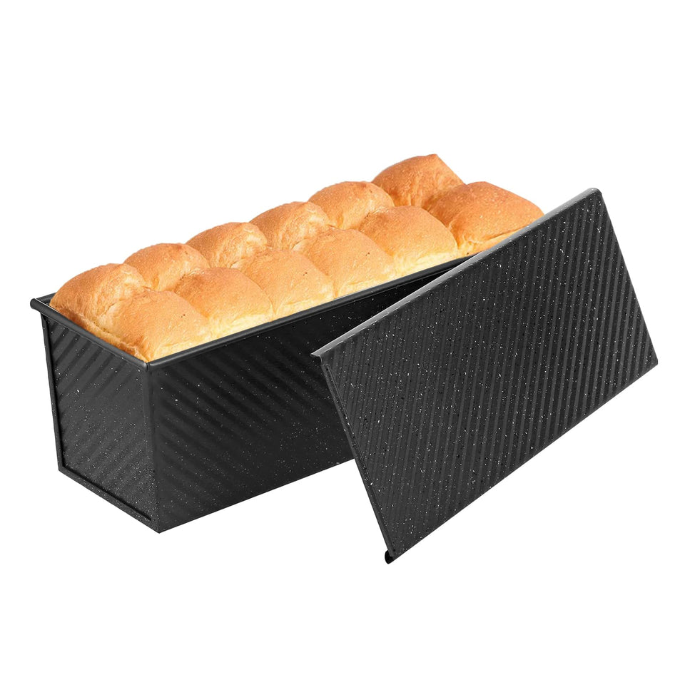 SS&CC Pullman loaf pan with lid ensures even crusts and clean release.