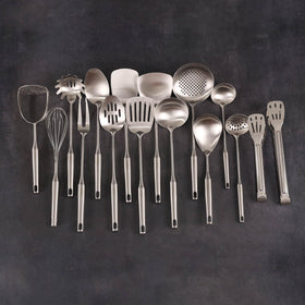 Standcn soup ladle delivering steady pours for soups and broths.