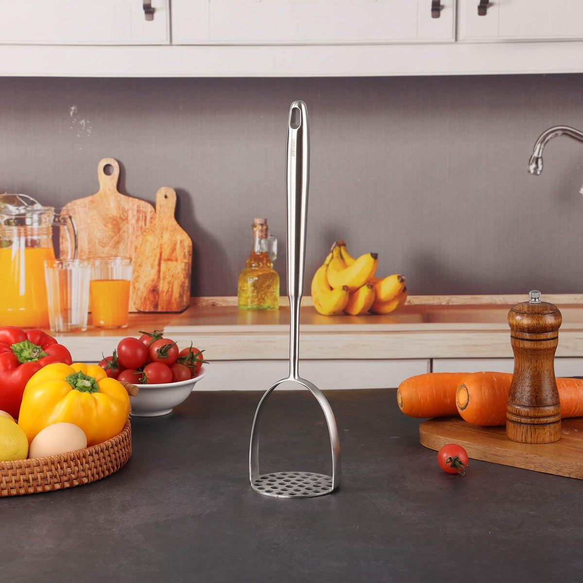 Standcn spaghetti spoon for lifting pasta with precision