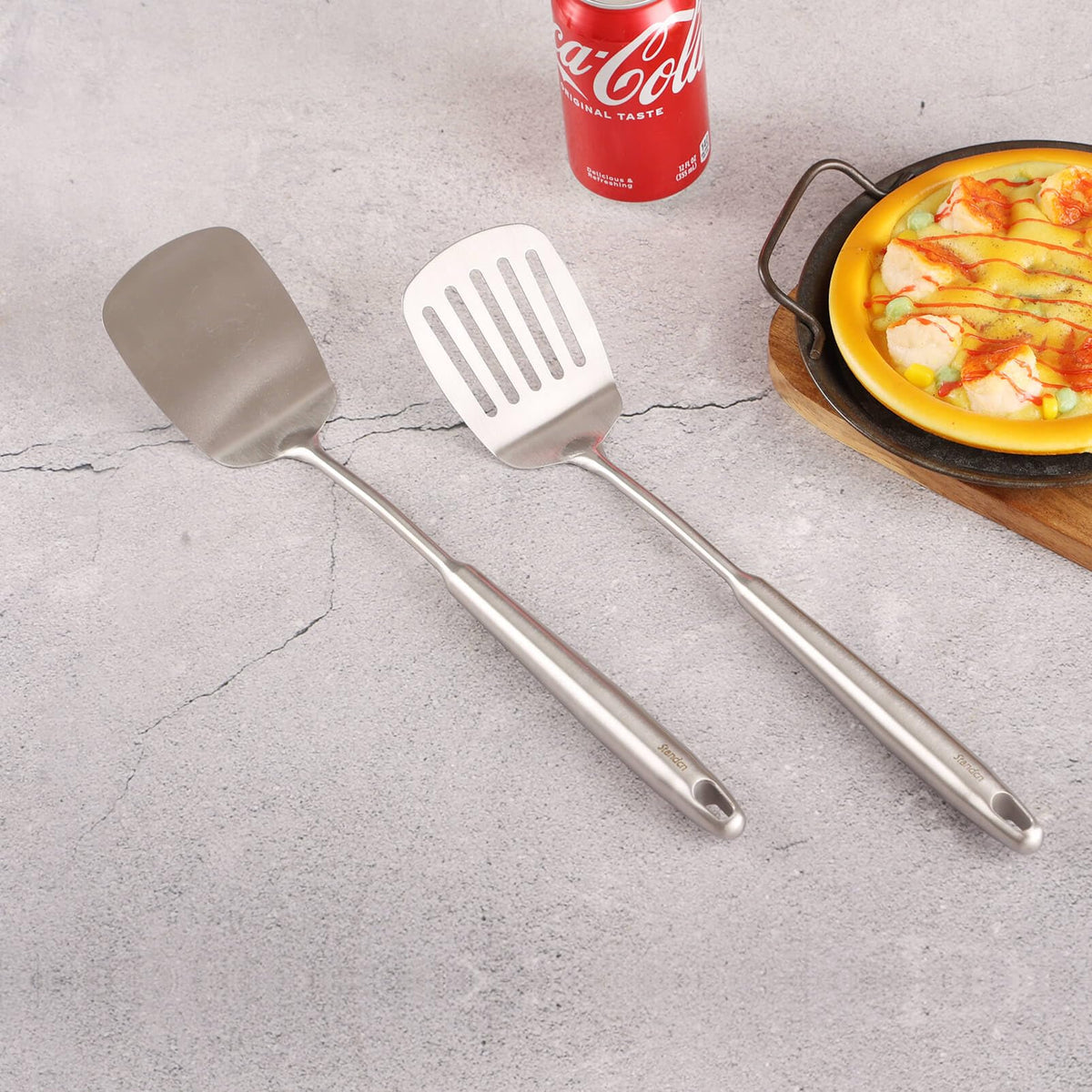 Standcn dishwasher-safe design makes cleanup quick and easy